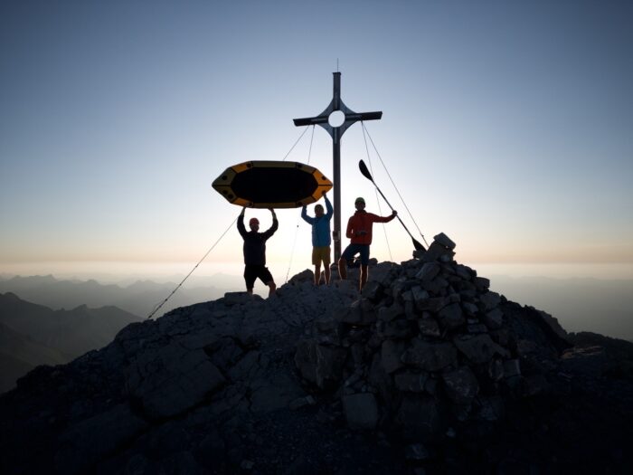 Foto zum Film "Packrafting the Alps: Mit dem Boot ÜBER die Alpen"