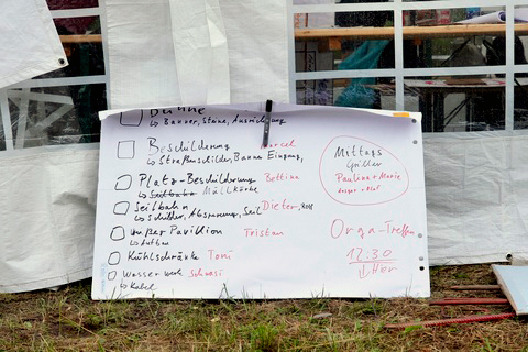 Filme einreichen, Festzelte aufbauen, Fragen stellen u.v.m.
