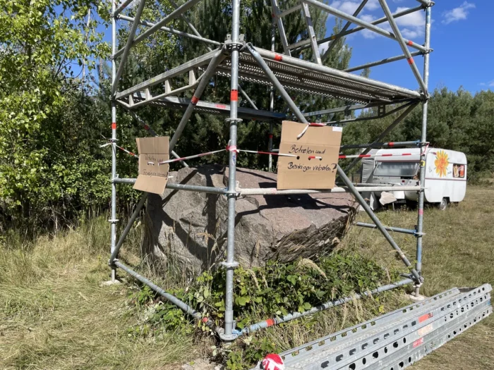 dieses Gerüst ist nicht zum Klettern gedacht