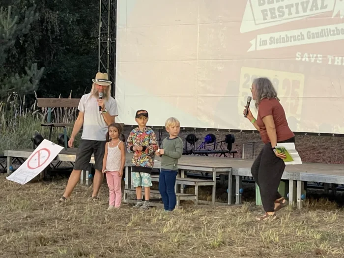 Bühne mit Kinder-Programm